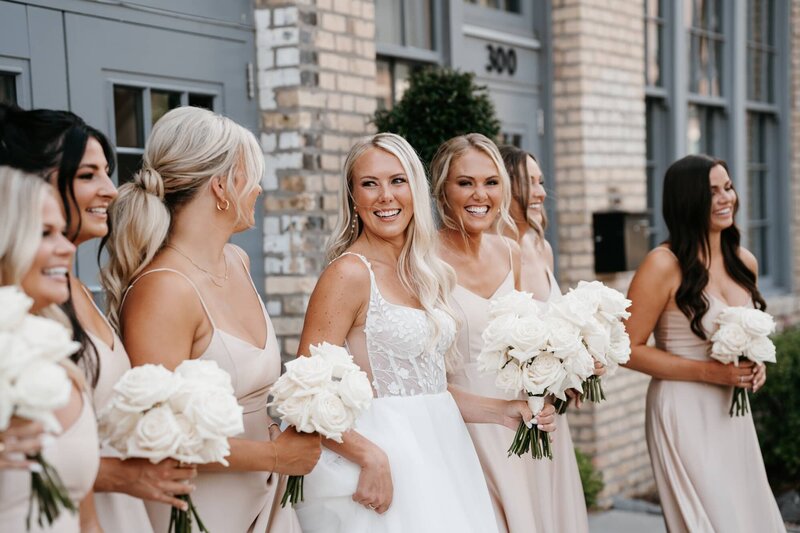 minnesota-wedding-photography-bride-bridesmaids