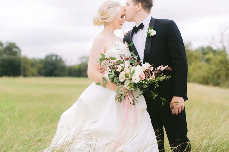 Houston-Wedding-Photographer-Mustard-Seed-Photography-The Farmhouse-Wedding-Allison-and-Robert_0006