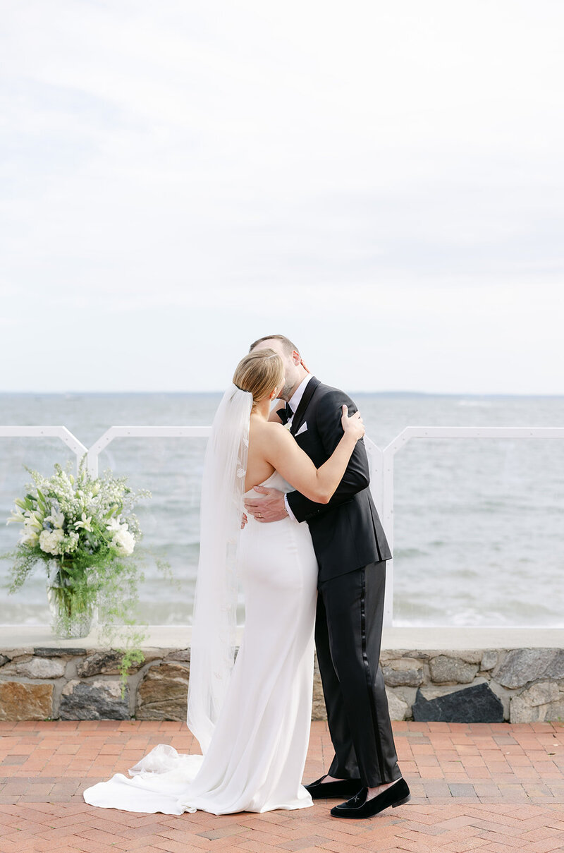 first-kiss-ct-coastal-wedding