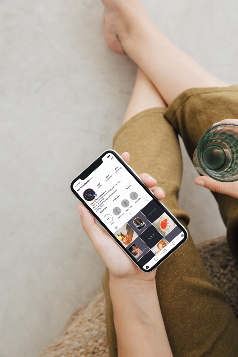 Instagram profile featuring social media templates for copywriting studio