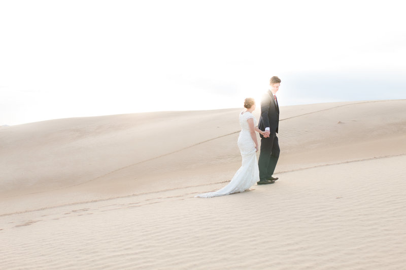 elopement photograhy at utah sahira sand dunes