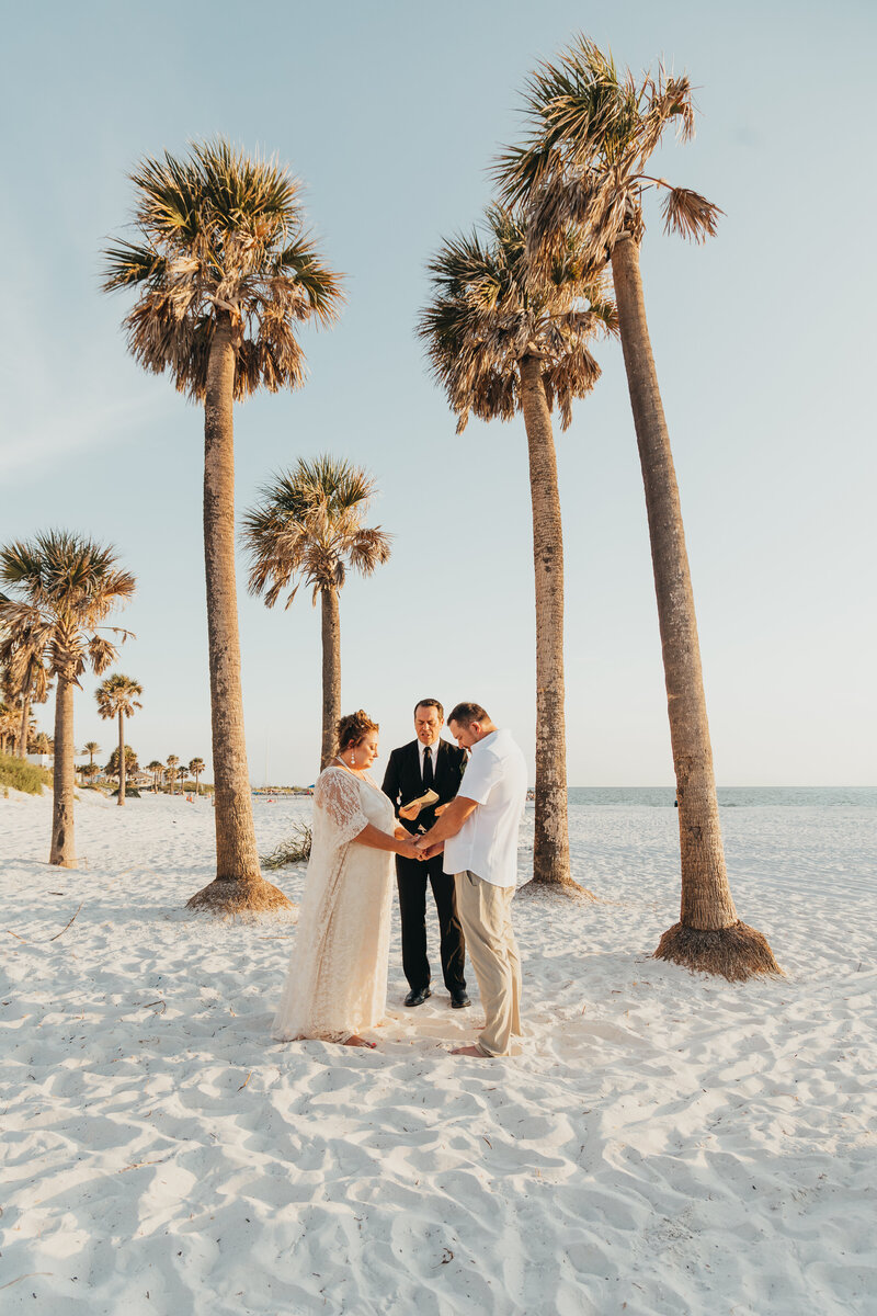 ariel-amir-photo-clearwater-beach-elopement-chantilly-chic-celebrations-11