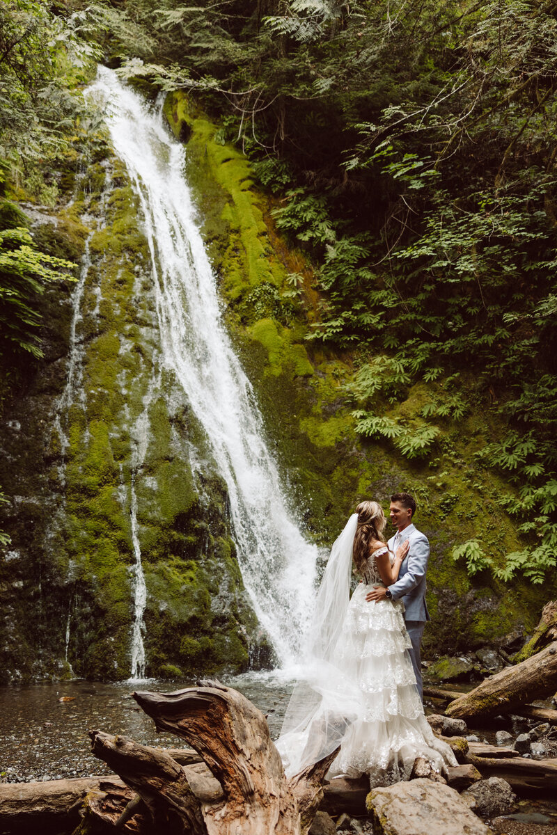 intimate-wedding-in-olympic-national-park-uncharted-elopements3