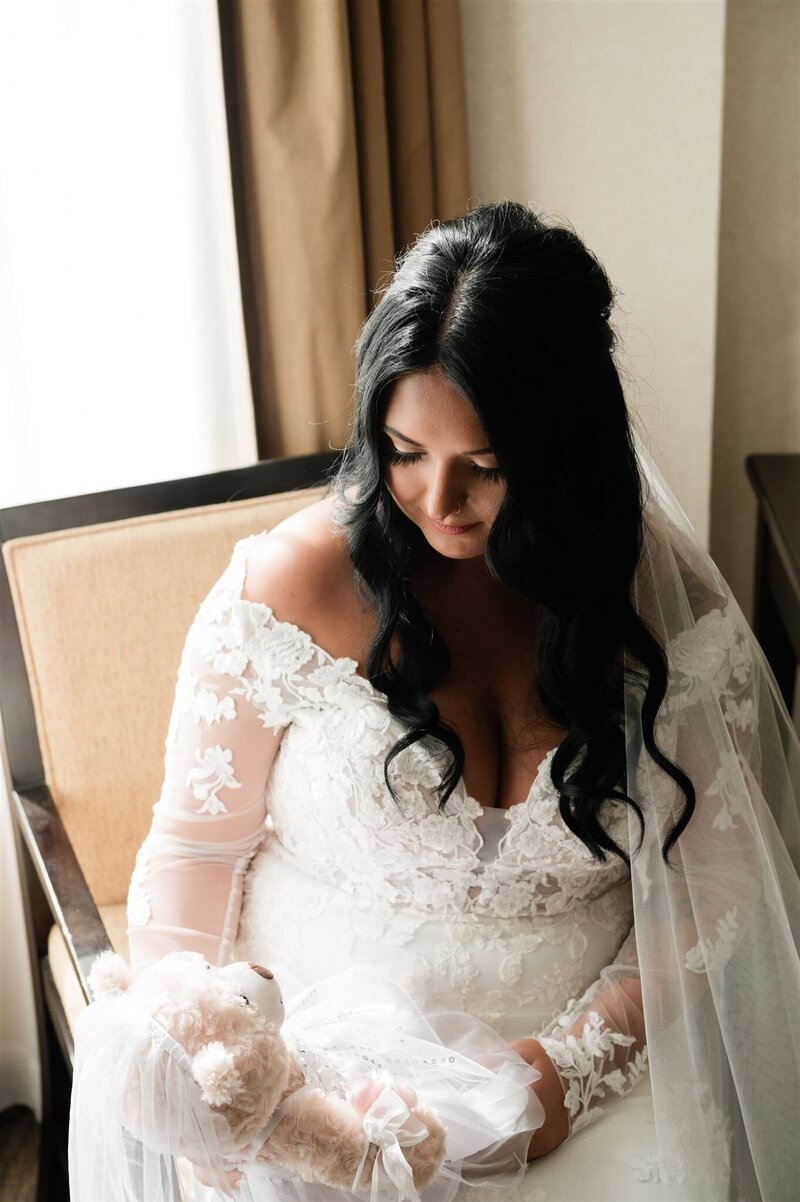 Bride getting ready at the Simon Hotel, Sydney, Nova Scotia, Canada photo by CDM Photography