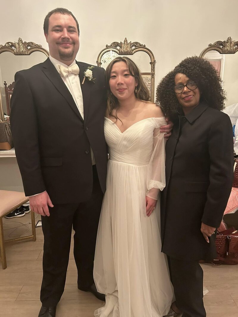 wedding-planner-with-couple