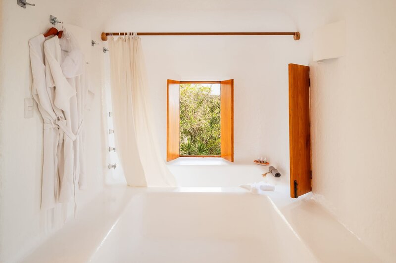 04-6-5-Sol-de-Oriente-Private-Bungalow-02-Careyes-Mexico-Bathroom-4986