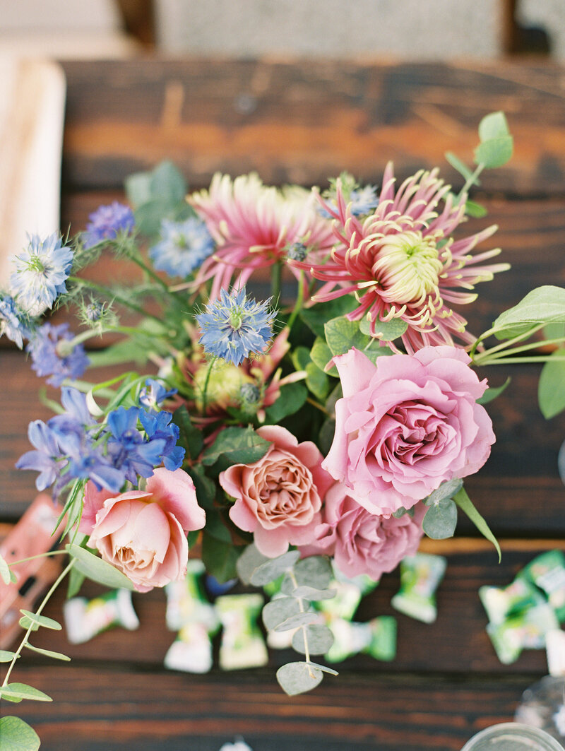 A detail of a table arrangement by florist Moonlight Floral Co. 