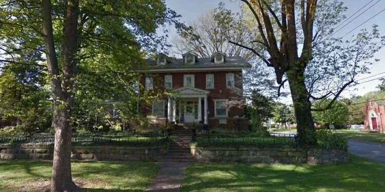 Historic home at 1400 Bath Ave. featured in the Ashland KY historical walking tour.