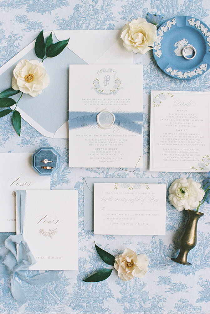 invitation suite thats blue and white