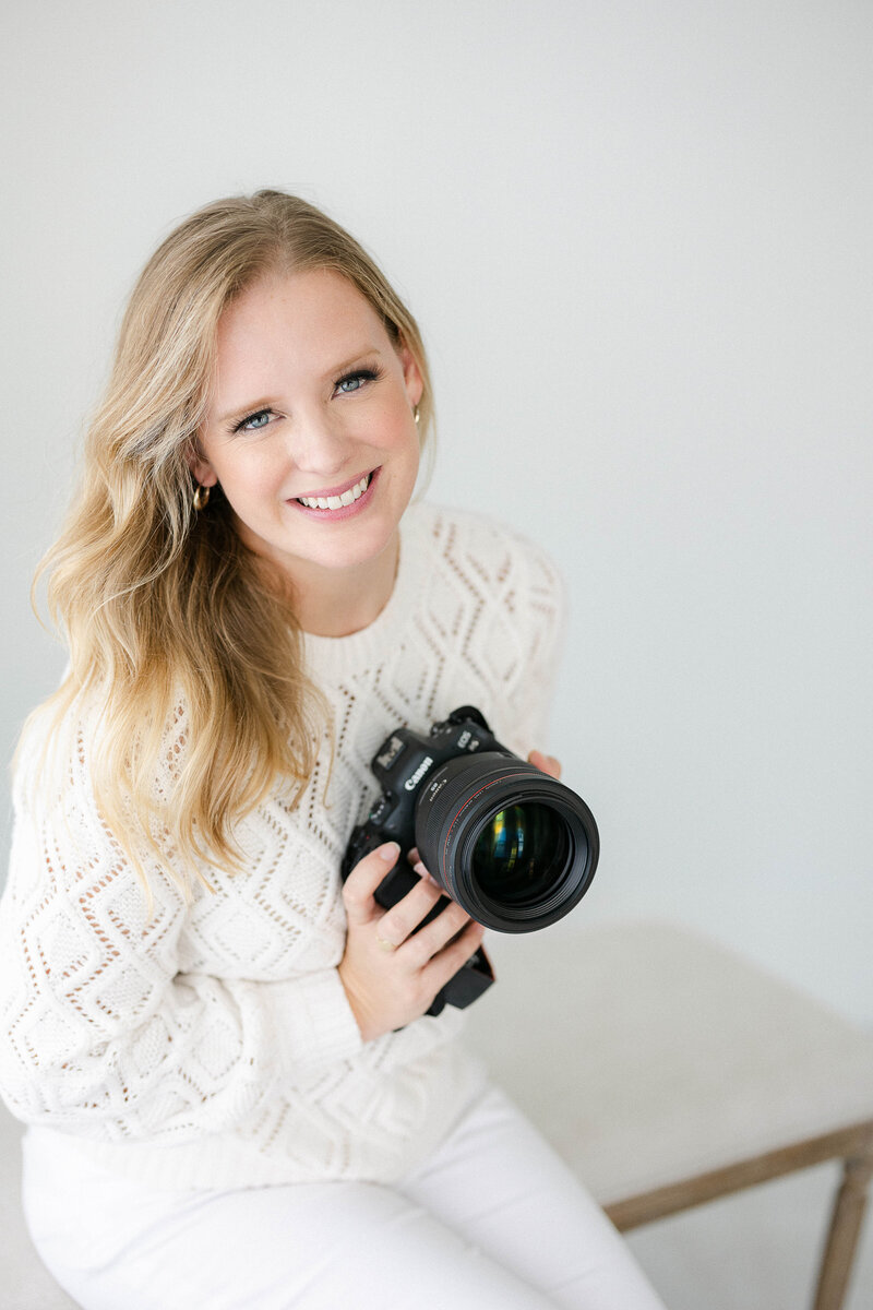Photographer Lindsay Konopa holding a camera