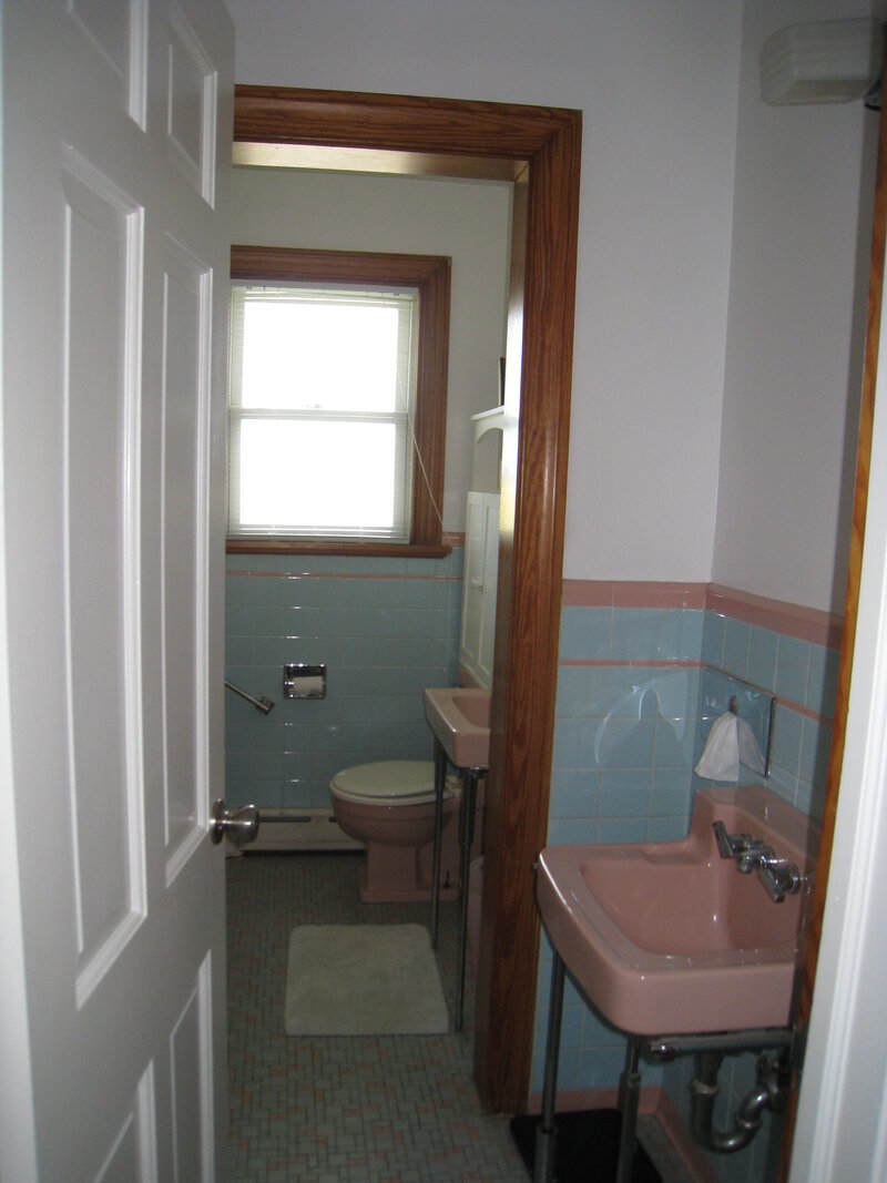 05 Bedeckers Interiors - Kristine Gregory - Hall Bath BEFORE