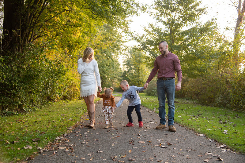 MedinaOhioBuckeyeWoodsPositivelyPortraitsFamilyPhotos36