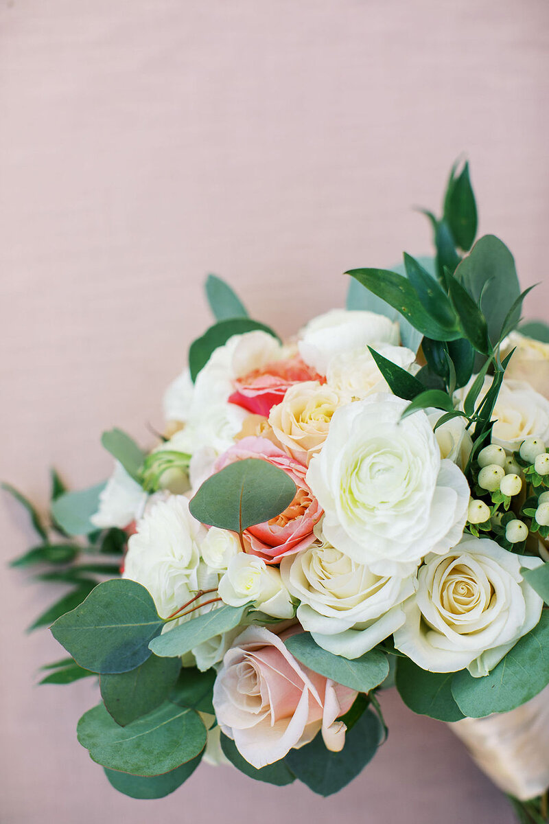 4-radiant-love-events-closeup-of-white-rose-pink-flower-green-leaf-bouquet-romantic-elegant-timeless