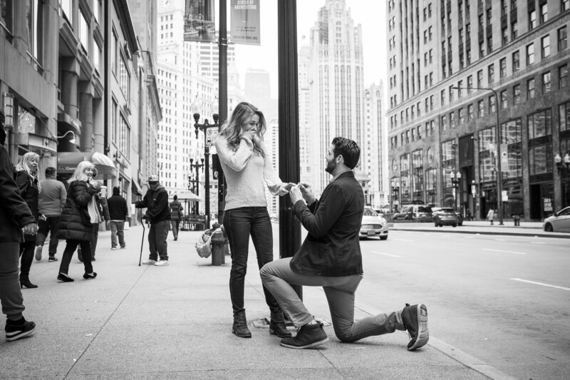 man proposing on one knee downtown chicago mag mile