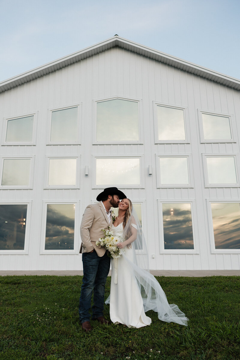 Sunset wedding portrait at Lakeview Hills 