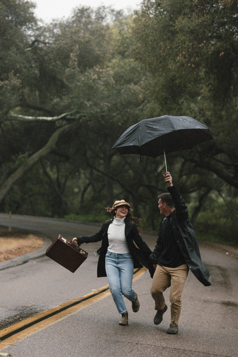 couple-running-in-the-rain
