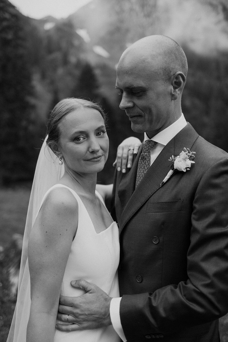 wedding-couple-portrait-romantic-blackwhite-laurianevega