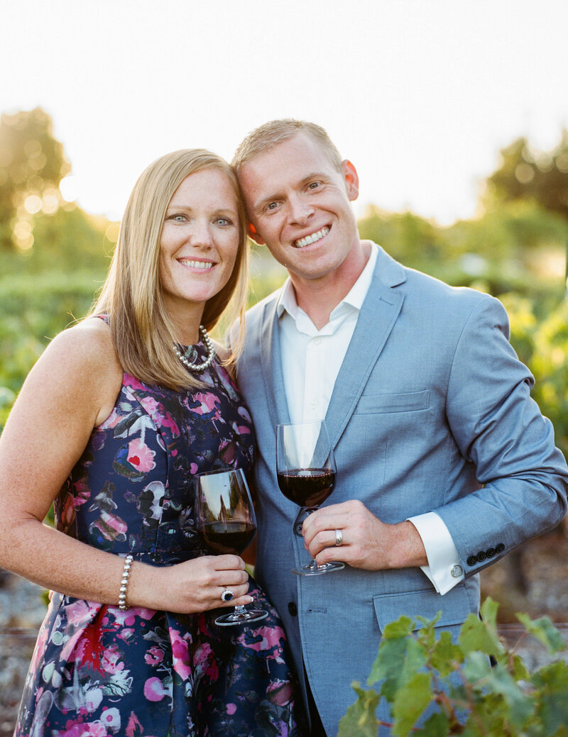 Classic Picture at the sunset, Couple Photoshoot in Bordeaux (vineyards)