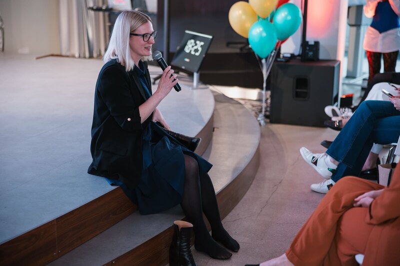 Jenny Moran sitting at the stairs speaking at the Magnet Employer Branding Awards 2025
