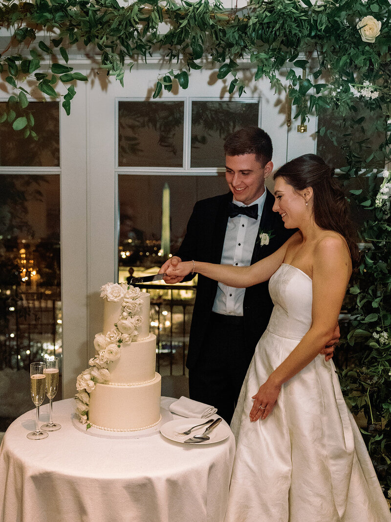Timeless winter wedding at the iconic Hay-Adams hotel in Washington DC