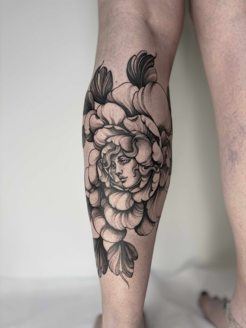 black-and-grey-tattoo-artist