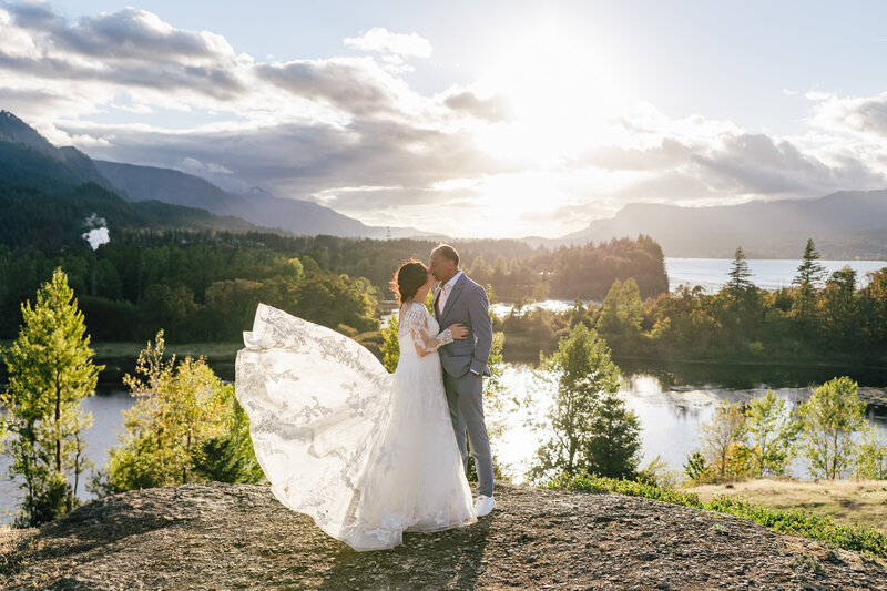Columbia-River-Gorge-Oregon-elopement-1