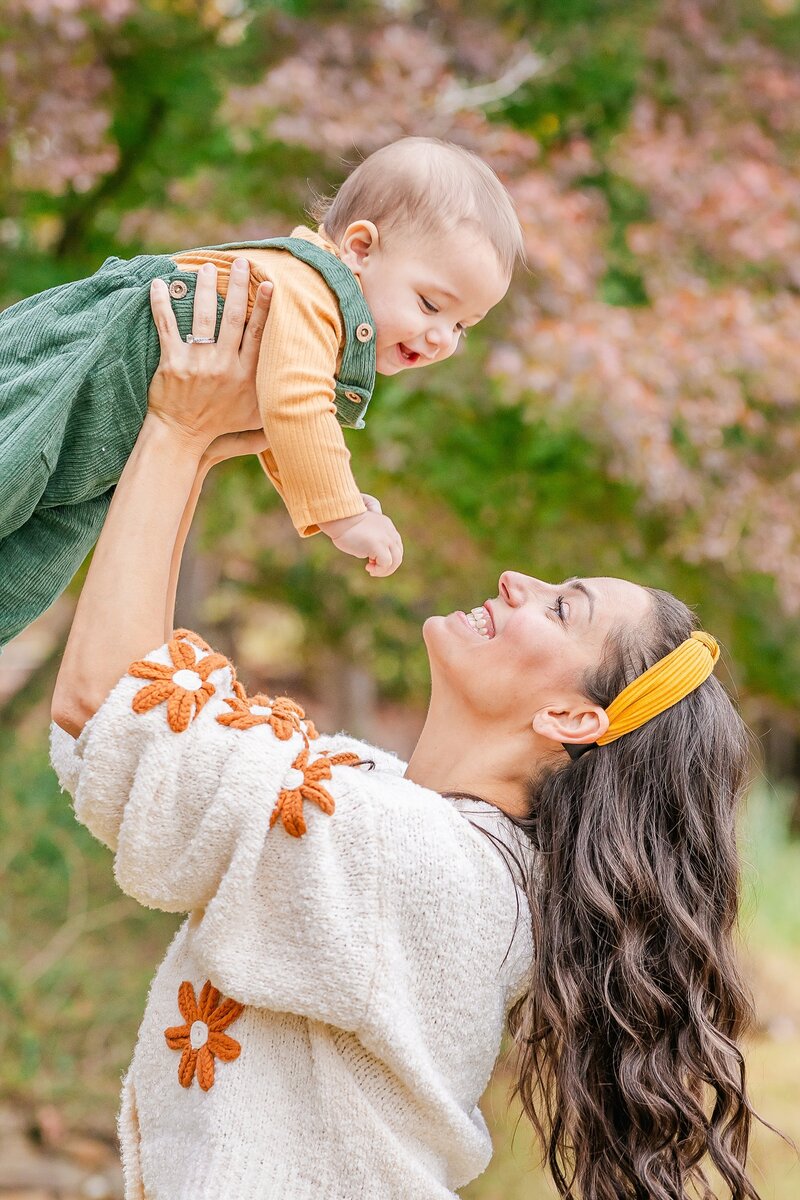 mom holding baby at Lake Martin family photography session | Alabama family photographer Amanda Horne