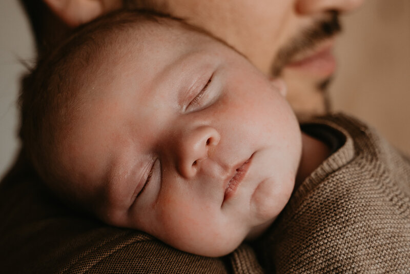 Intieme newbornshoot bij jou thuis