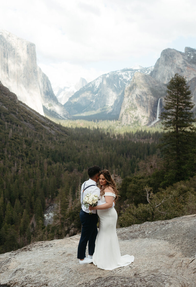 Couple hugs each other at tunnel view during their Wedding in Yosemite 