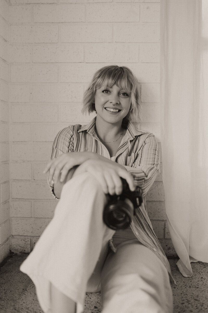 A black and white image of Coffs Harbour, Bellingen and Sawtell wedding photographer Julia from Fire & Fly Photographs