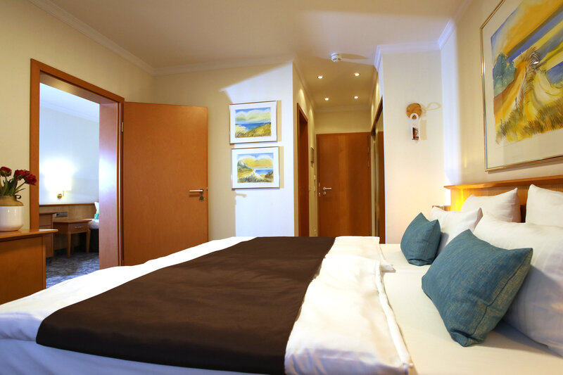 Ansicht des Schlafbereichs in der Suite des Hotel Bernstein.