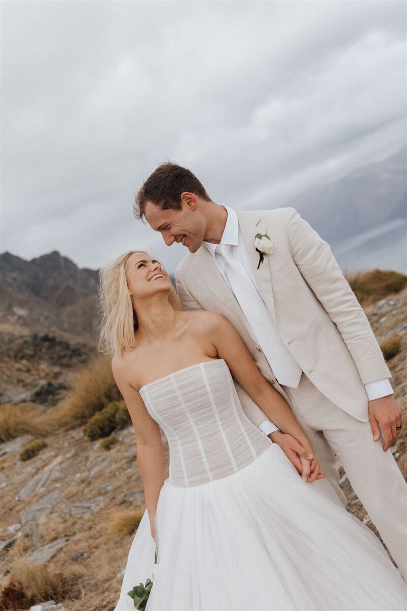 remarkables wedding couple in queenstown 