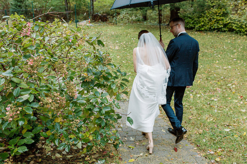 Bride and Groom leaving reception in Porsche