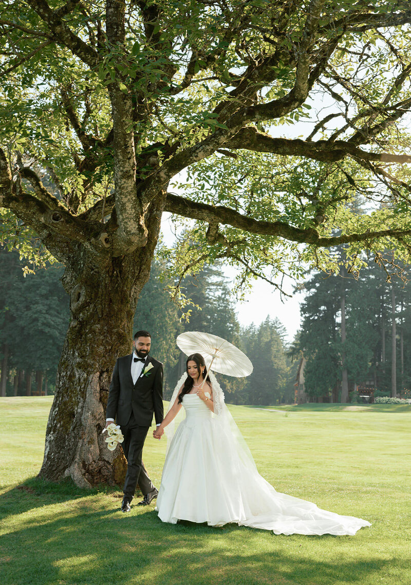 luxury-intimate-wedding-vancouver-based-film-rowenas-inn-on-the-river-photographer-with-love-from-bre-85