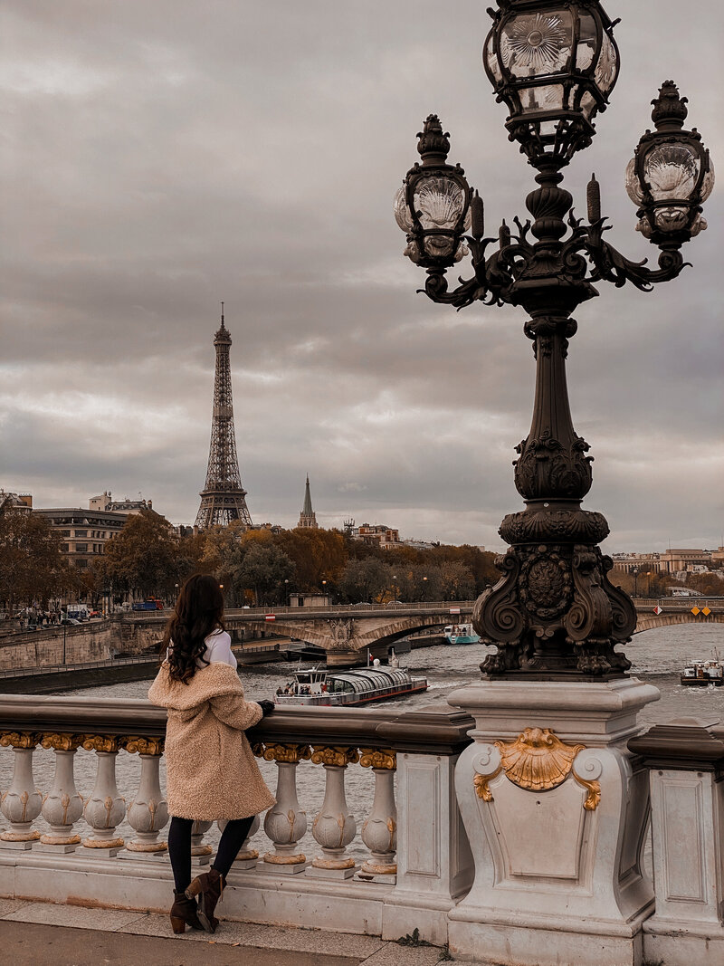 A World Uncharted Marketing_Tami Villa_Headshot_Woman with dark hair in Paris_3