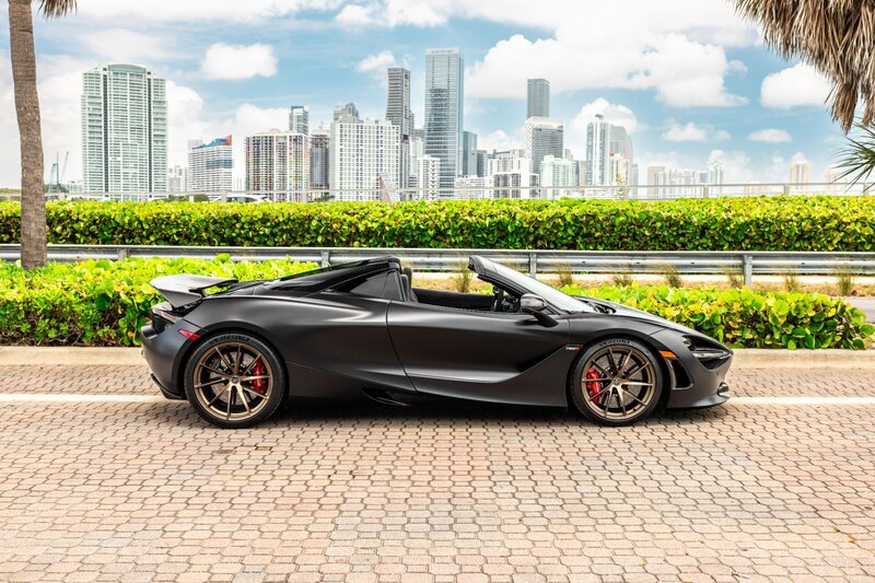 mclaren-720s-spider-convertible-black-for-rent-in-miami-side-profile-view-with-brickell-city-background-005
