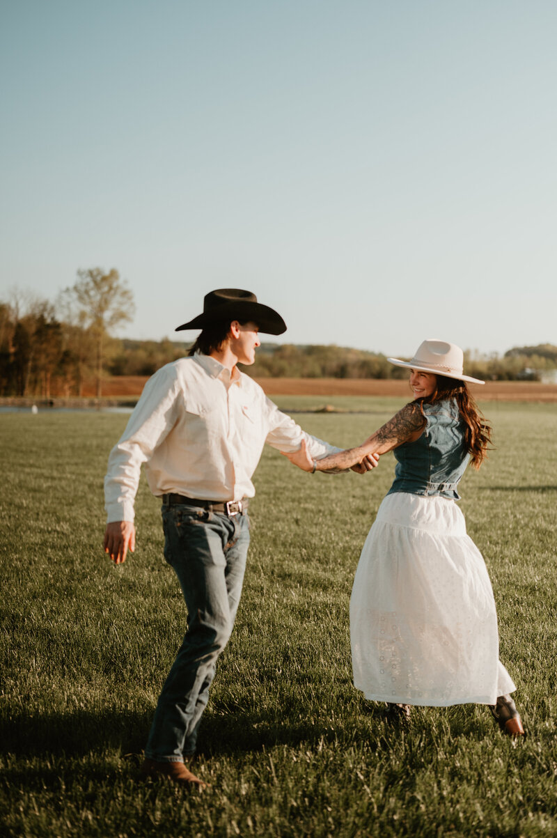 WESTERN COUPLE ENGAGEMENT SHOOT