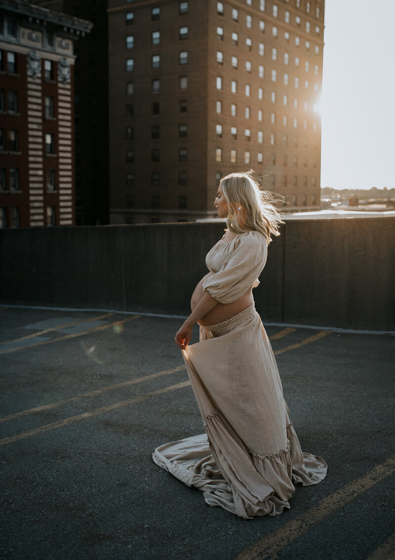 Toledo downtown, maternity session, roof top, downtown, toledo, ohio , expecting mom