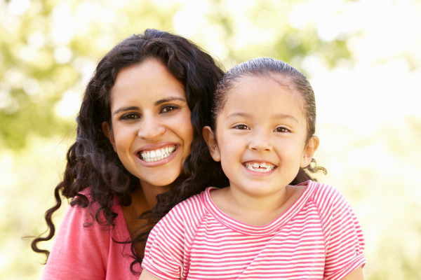 Thrive by Spectrum Pediatrics image for feeding evaluation service is a child and mother smiling together