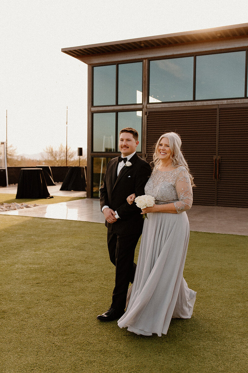 kelsey-kohl-wedding-preview-taylorraephotofilm-84