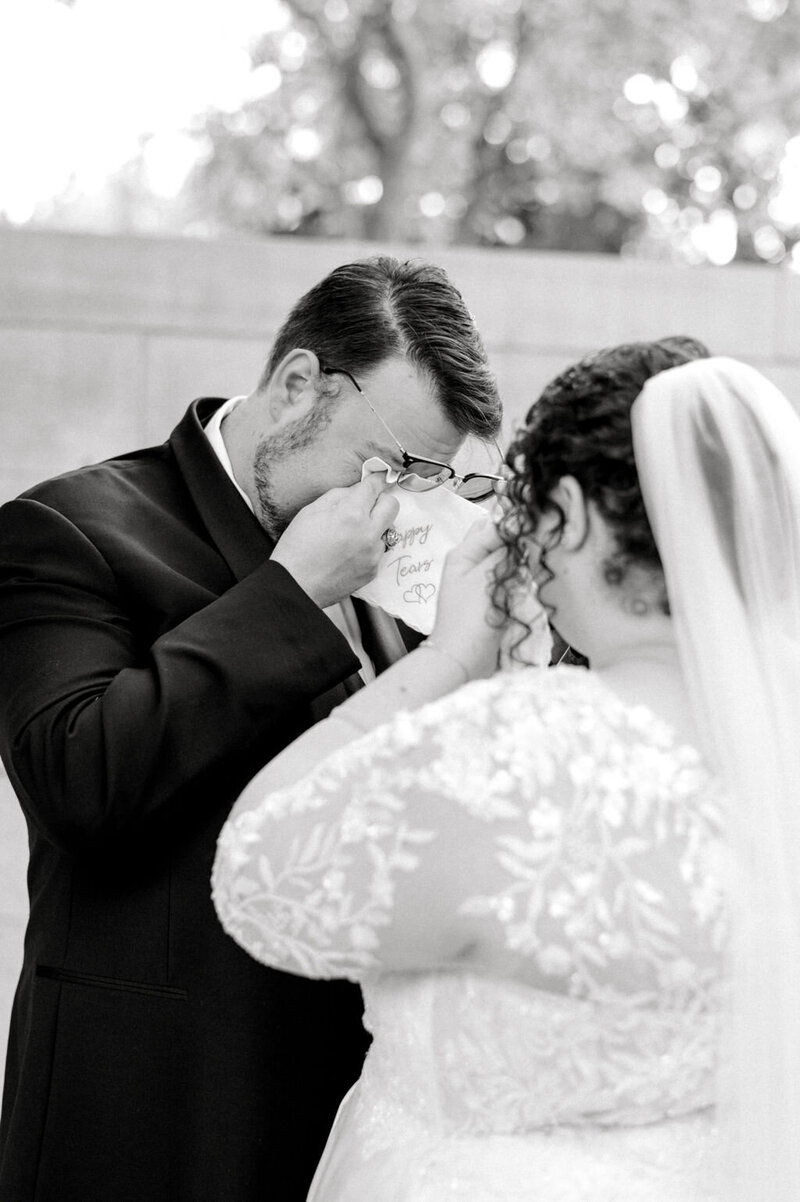 allisonbolinphoto-Fort-Worth-Texas-Colorful-December-Wedding-8