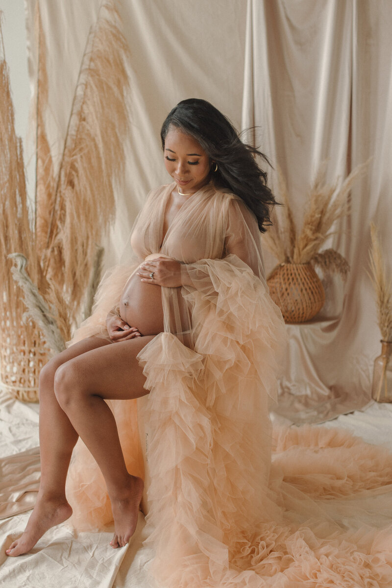 JLauryn_Maya-Neutral-Maternity-Studio-Session_WP(19)