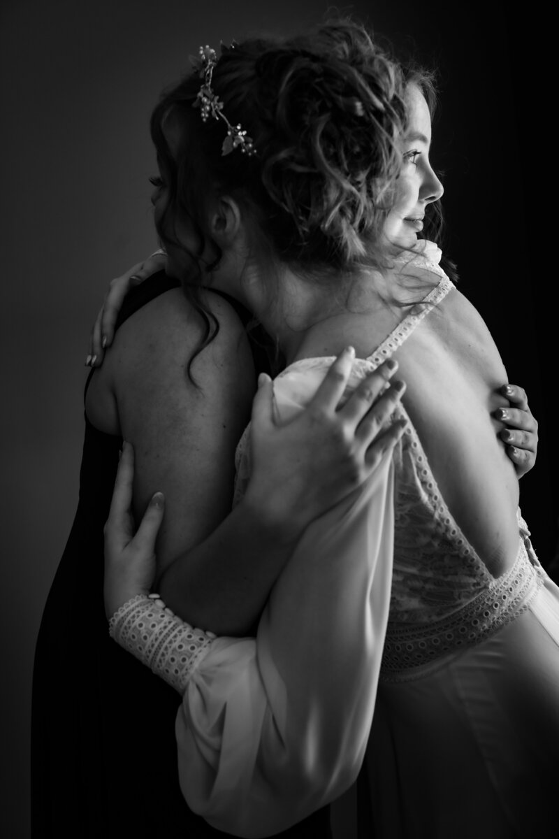 Speakeasy bar in Toronto hosts wedding for elegant couple