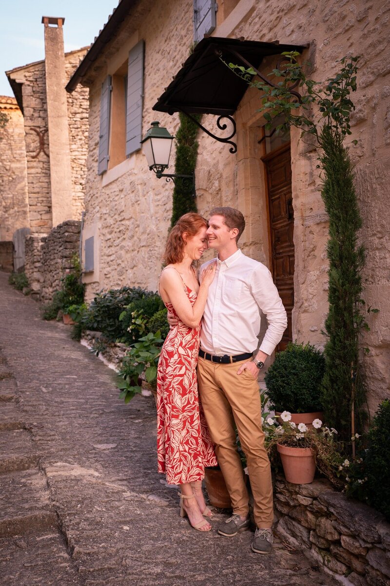 gordes, provence, photoshoot, photographer, wedding, engagement