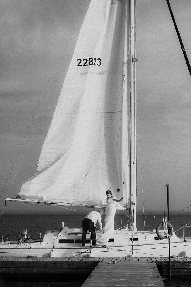 bride-and-groom-on-sail-boats