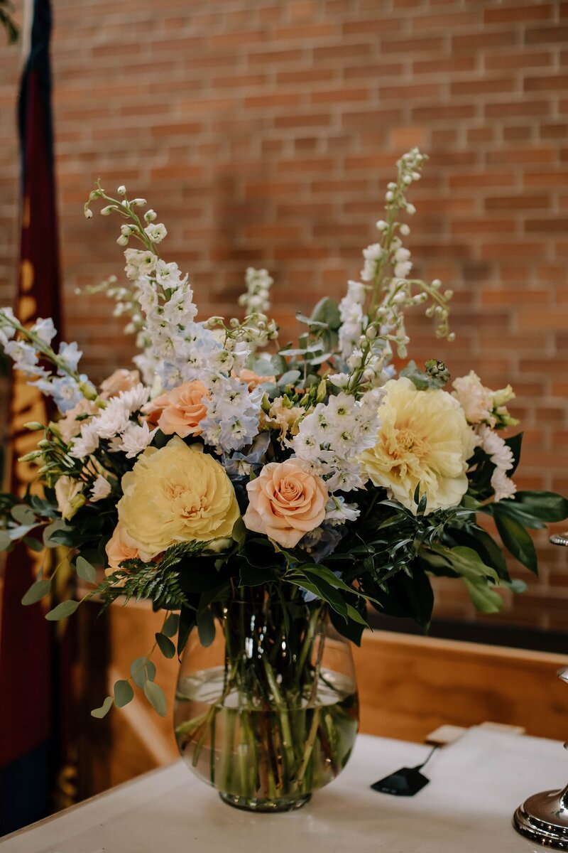 Wedding floral centerpiece
