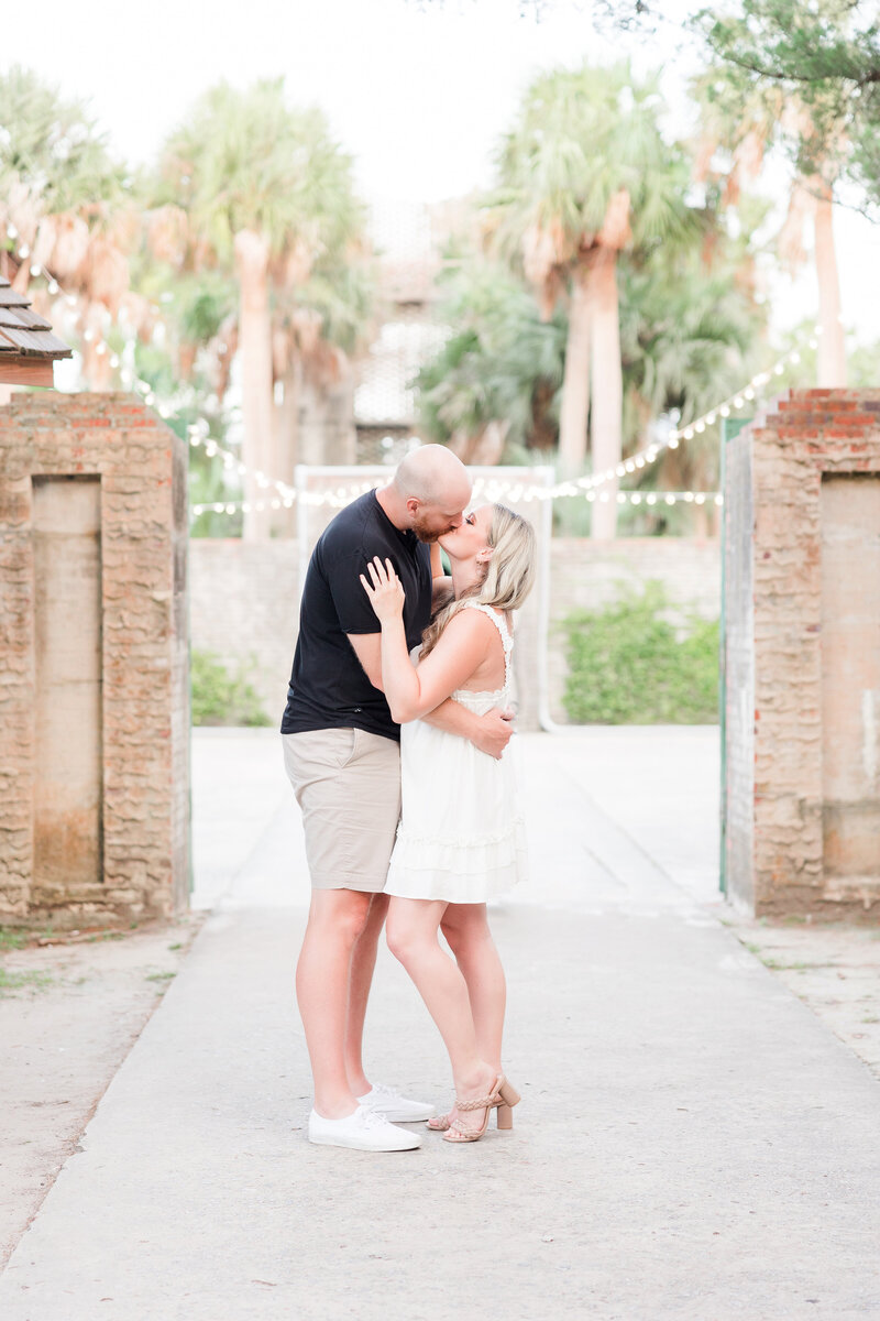 kissing at huntington state park