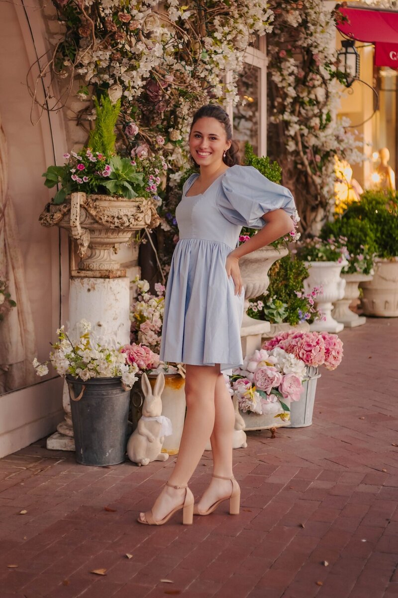girl posing for senior pictures in oklahoma city