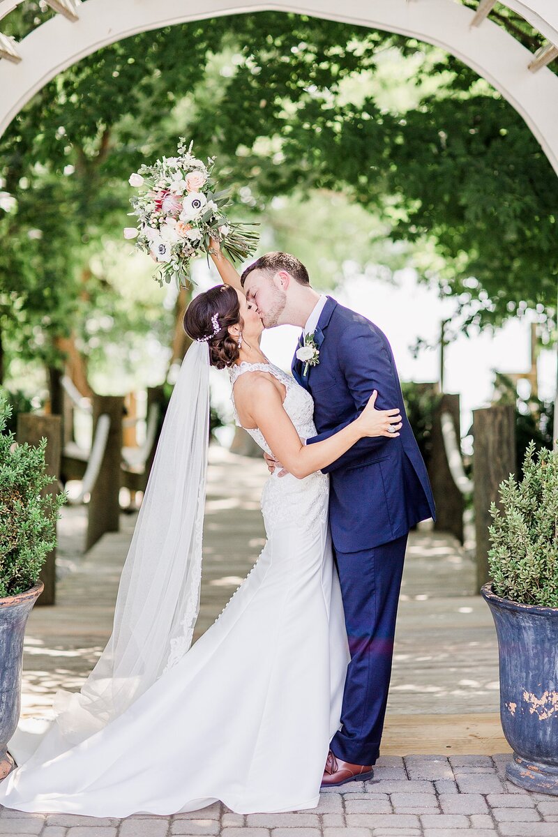 kissing by Knoxville Wedding Photographer, Amanda May Photos