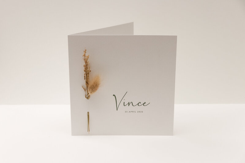 Geboortekaartje-vince-met-droogbloemen